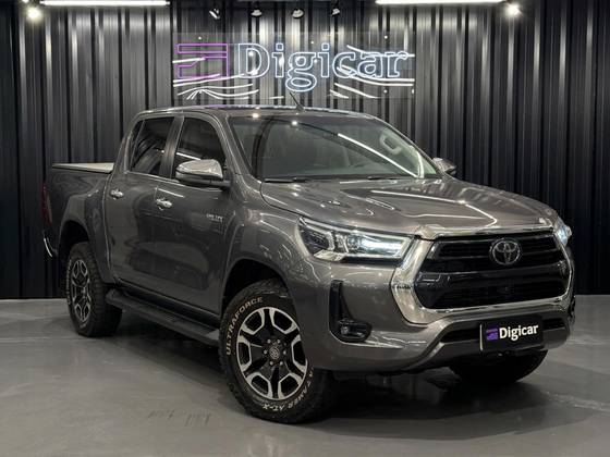 TOYOTA HILUX 2.8 D-4D TURBO DIESEL CD SRX 4X4 AUTOMÁTICO TOYOTA HILUX 2.8 D-4D TURBO DIESEL CD SRX 4X4 AUTOMÁTICO